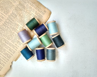 Vintage spools cotton thread Vintage wooden spools Made in USSR Shades of green blue Sewing craft projects Mix thread Set of 10 Sewing decor