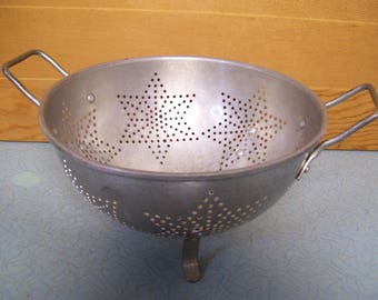 Vintage 9" Aluminum colander