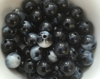 60 x black/white marble effect beads 10mm
