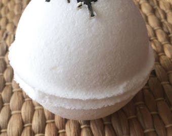 MERYL STEEP White Tea Bath bomb, Coconut and Tea Bath Bomb
