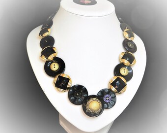 Button necklace - Black Beauty. Gift for her, boho necklace, statement necklace, unique gift, buttons, handmade jewelry, button jewelry OOAK