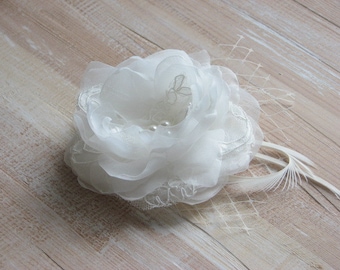 Ivory hair flower Wedding ivory flower Bridal hair flower Ivory hair flower Ivory bridal headpiece 3 inch ivory flower Bridal ivory flower