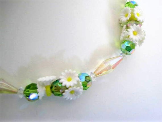 Daisy Green Necklace, Flower Garden Party Plastic, Lucite Beads, Daisy Flowers, Summer Necklace