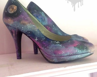 Galaktische! Hand bemalt Galaxie Heels mit Nebel, Konstellation & Planet Detaillierung, werden nicht von dieser Welt mit dieser atemberaubenden Nacht Himmel Schuhe!