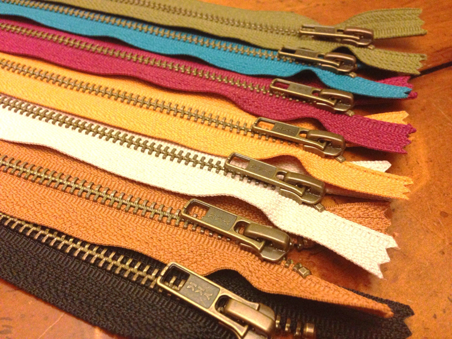Antique brass 9 inch zippers Seven pcs YKK colors 580 572