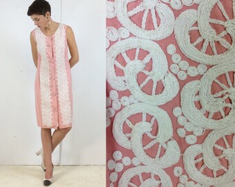 1950s Pale Pink Housewife dress with thick Embroidery Vintage