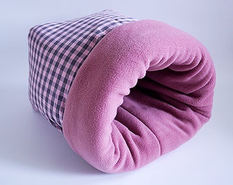 cat bed, dog bed, cat sleeping bag, dog sleeping bag, pet sleeping bag, cat cave, snuggle sack for cats (checked/mauve)