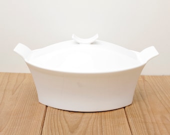 FREE SHIPPING Modern White Baking Serving Dish, Oven to Table Microwave and Dishwasher Safe. Casserole Dish with Lid, by Bowering.