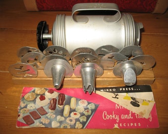 Decorative buttons, cake, cookies, aluminum Mirro. Patisserie.decoration.
