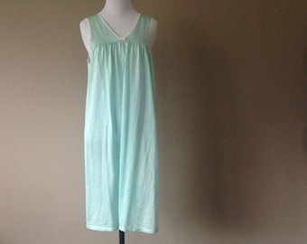 M / Vintage Nightgown Lingerie / Medium / FREE USA Shipping