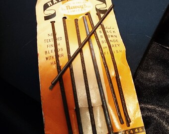 Vintage hair grips, Bobby pins, 1940's Neweys blend rite, cushion tip