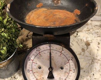 rustic kitchen scale, vintage kitchen scale, farmhouse kitchen scale, farmhouse kitchen decor, rustic kitchen decor, shabby chic decor