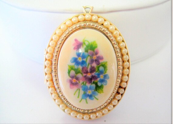 Avon Porcelain Locket, Vintage Pearl Edge, Original 50's Photo Locket