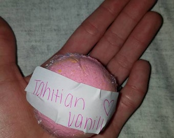 New! Tahitian vanilla bath bomb 2oz