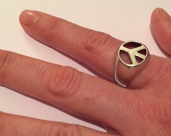 Sterling Silver Large Peace Sign Vintage Ring Size 8 1/2