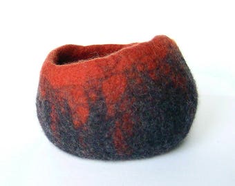 Empty bowl felted pockets. By LaPoissonnerie