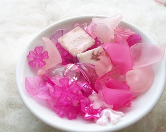 Spring Mix Loose Beads Grab Bag Lucite Beads Assorted Sizes Pink Flowers Leaves Beading Supply Necklace Bracelet Earrings Boho Hippie