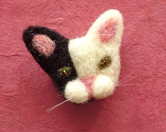 Cat pin, kitty brooch, feline badge, cat themed gifts, cat lady gift idea, pussy cat brooches, needle felted cat, gifts for cat lovers