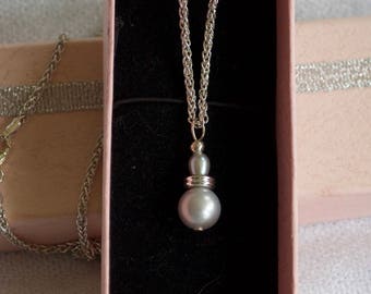 Grey pearl pendant, silver chain pendant, round grey pearl pendant, pearl pendant, silver necklace, pearl necklace, grey pearl necklace