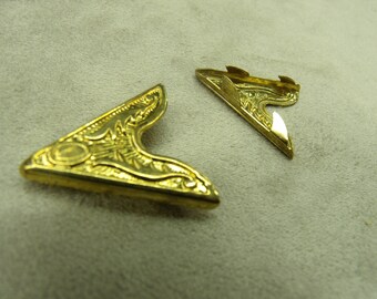 Gold metal claw corner