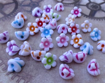 free UK postage - Pack of 100 Acrylic Flower Beads Mix Colour