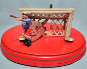 Old Tin toy of a goalkeeper with movement and its goal years 50s