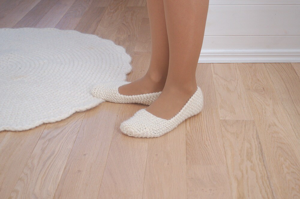 Hand Knit slippers 100 wool Wool slipper socks white