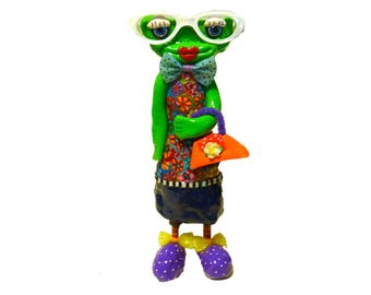Frog Figurine, Frog decor, frog decoration, Frog sculpture, Green Frog, Frog art, Frog Statue, Frog gifts, Collectibles Frog