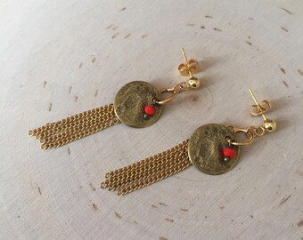 Model Evzoni - pierced ears earrings.