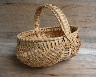 Vintage Woven Gathering Basket / Vintage Basket / Farmhouse Decor / Cottage Decor / Storage Basket