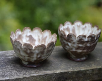 Set of 2 Small Bowls with Scalloped Edge