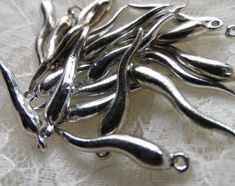 Vintage silver cast metal horns, 7/8th",20pcs-CHM183