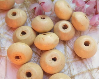 8 pearls in natural wood