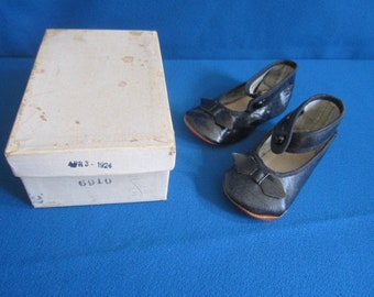 Vintage 1920s Perfect Black Baby Shoes in Original Dated 1924 Box