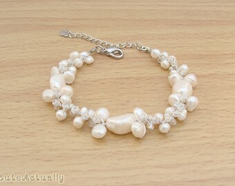 White freshwater pearl bracelet with glass beads on silk thread, bridal jewelry, white pearl bracelet, wedding jewelry