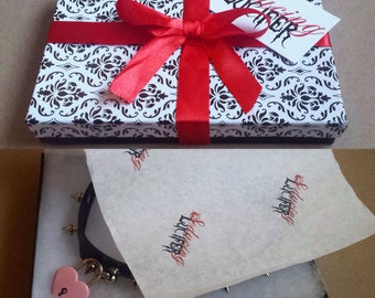 Holiday gift wrap option