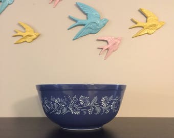 Pyrex 403 Colonial Mist Nesting Bowl