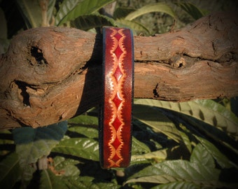Leather bracelet handmade in Italy. With decoration, tone on tone.