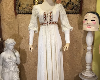 Vintage gunne sax dress with lace