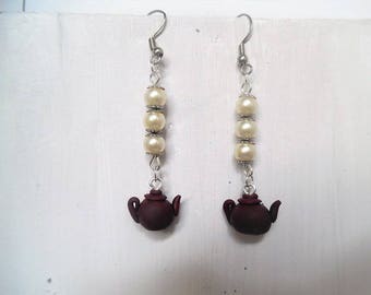 Single earring with teapot and pearls