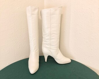 Sz 8 M Vintage Tall Eggshell White Genuine Leather 1980s Women High Heel Boots.