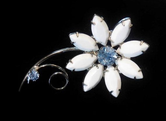 Rhinestone Brooch / Flower / Milk Glass