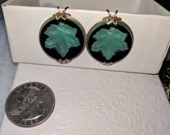 Green intaglio shoe clips brooch
