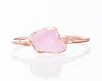 Dainty Rose Quartz Ring, Rose Gold Rose Quartz Wedding Gift, Rose Quartz Jewelry, January Raw Rose Quartz Ring, Raw Morganite Ring