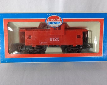 Model Power 9125 Model Train Cars, Red Caboose Original Box , HO Scale Model Train