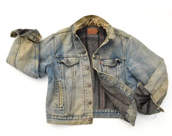 Vintage LEVIS Jacket Distressed Destroyed 80s Oversized Levis Jacket Lined Levi Jacket Faded Denim Levis Jacket Mens S / M or Womens M / L