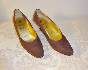 Vintage Bruno Magli Brown Pumps Shoes Size 6 1/2 B Embossed Suede