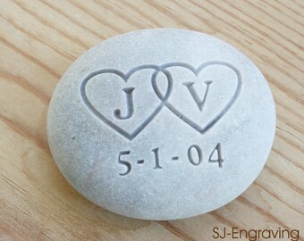Wedding and Anniversary gifts - Custom Oathing Stone - Interlocking Hearts with Initials - for wedding, commitment, ceremony, anniversary