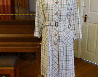 1960s ‘Miss Danimac’ Raincoat. Pretty in Pink! Perfect for Spring! On Trend Trench!