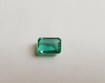 Natural Emerald Deep Luster Stone